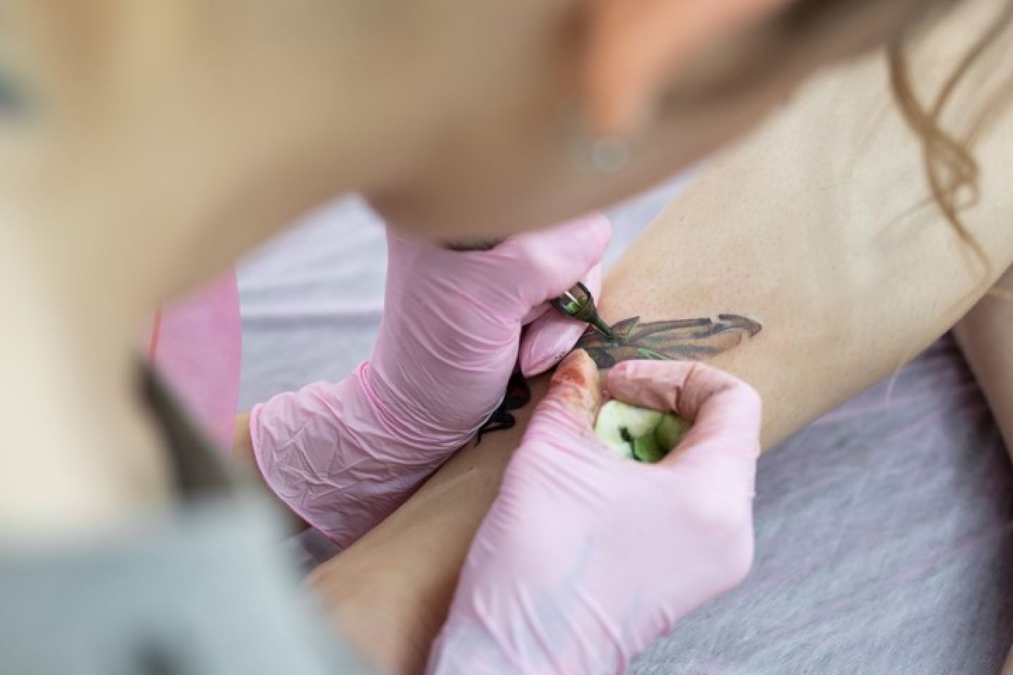 Gestión de residuos sanitarios en estudios de tatuajes
